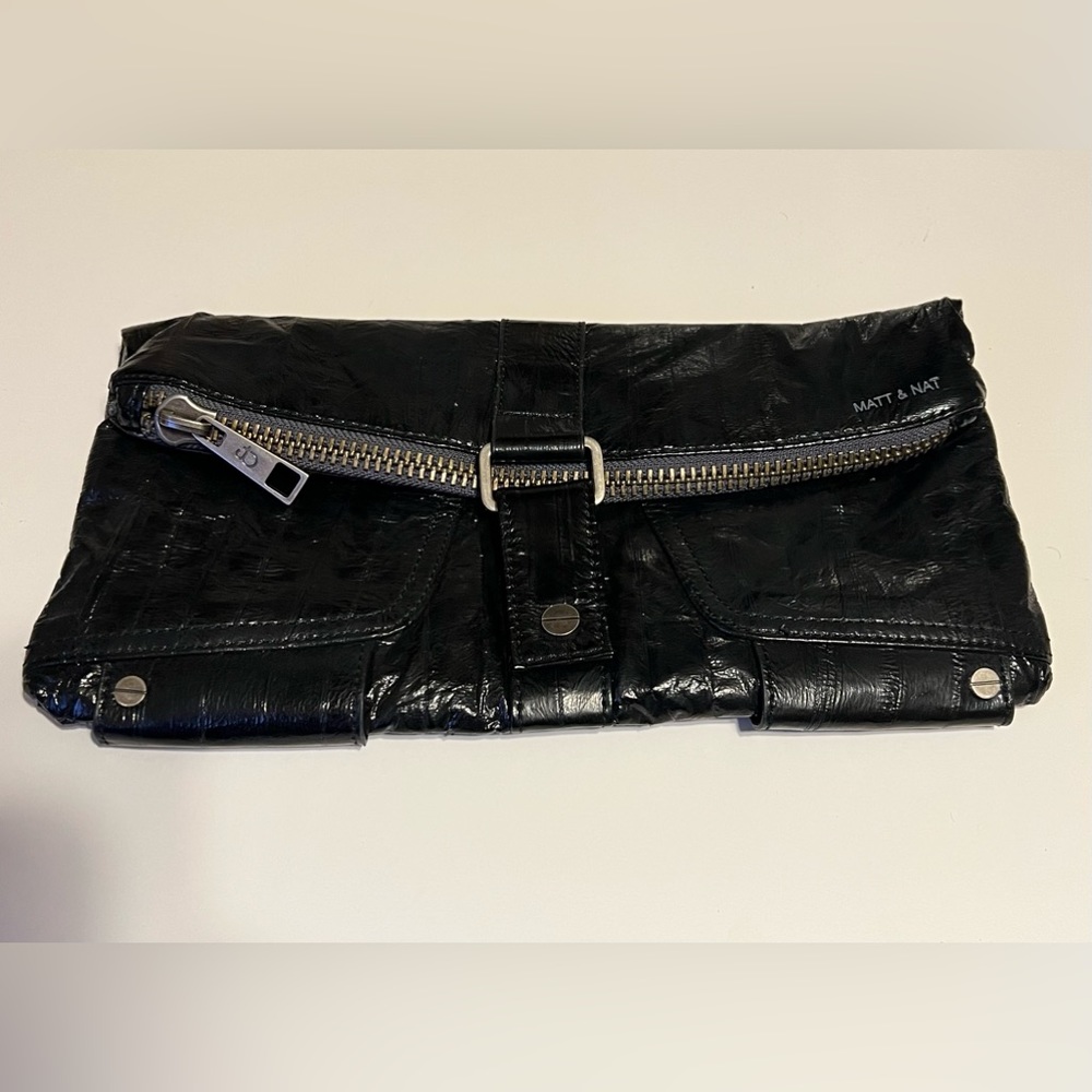 Matt & Nat Folding Vegan Leather Clutch Pockets Zipper Black Purse